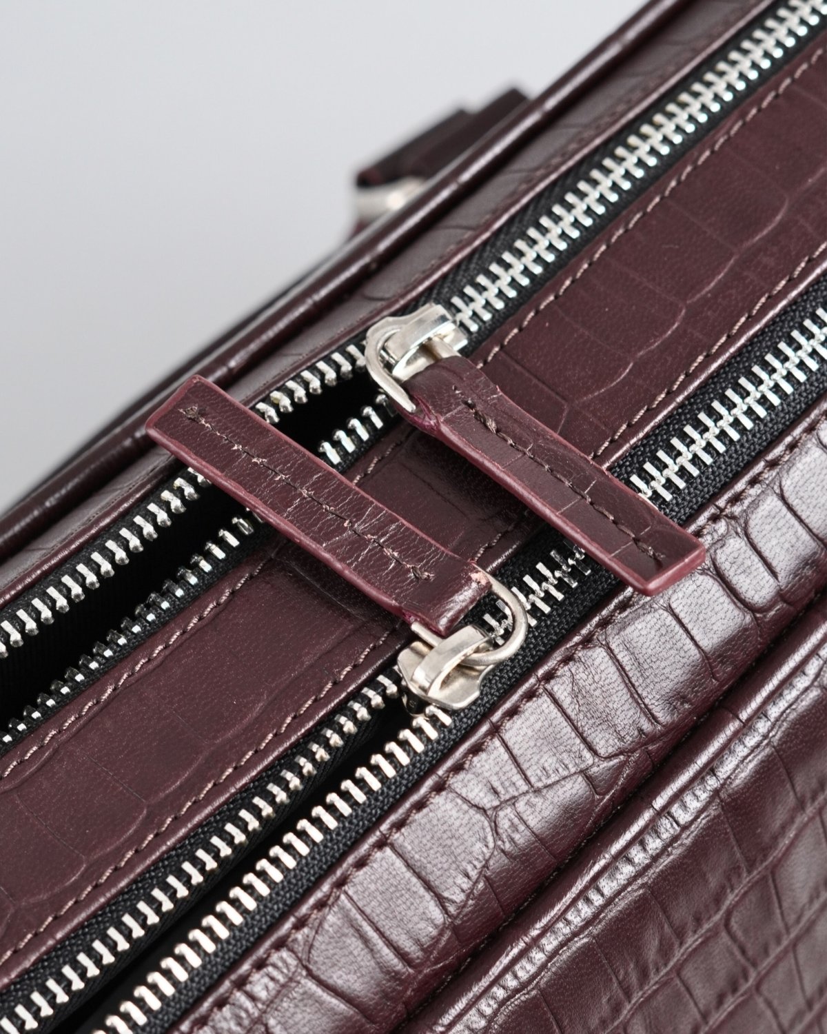 Executive Men's Original Leather Briefcase (Croco Cherry)