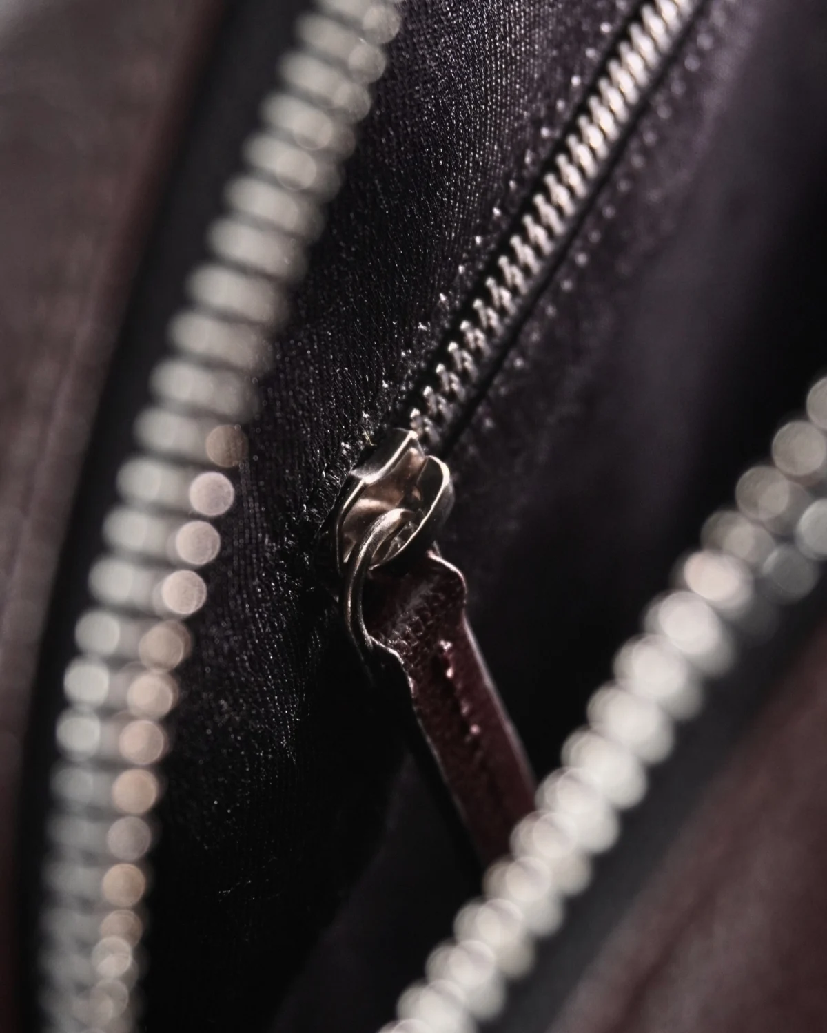 Executive Men's Original Leather Briefcase (Luxury Cherry) Executive Men's Original Leather Briefcase (Luxury Cherry)