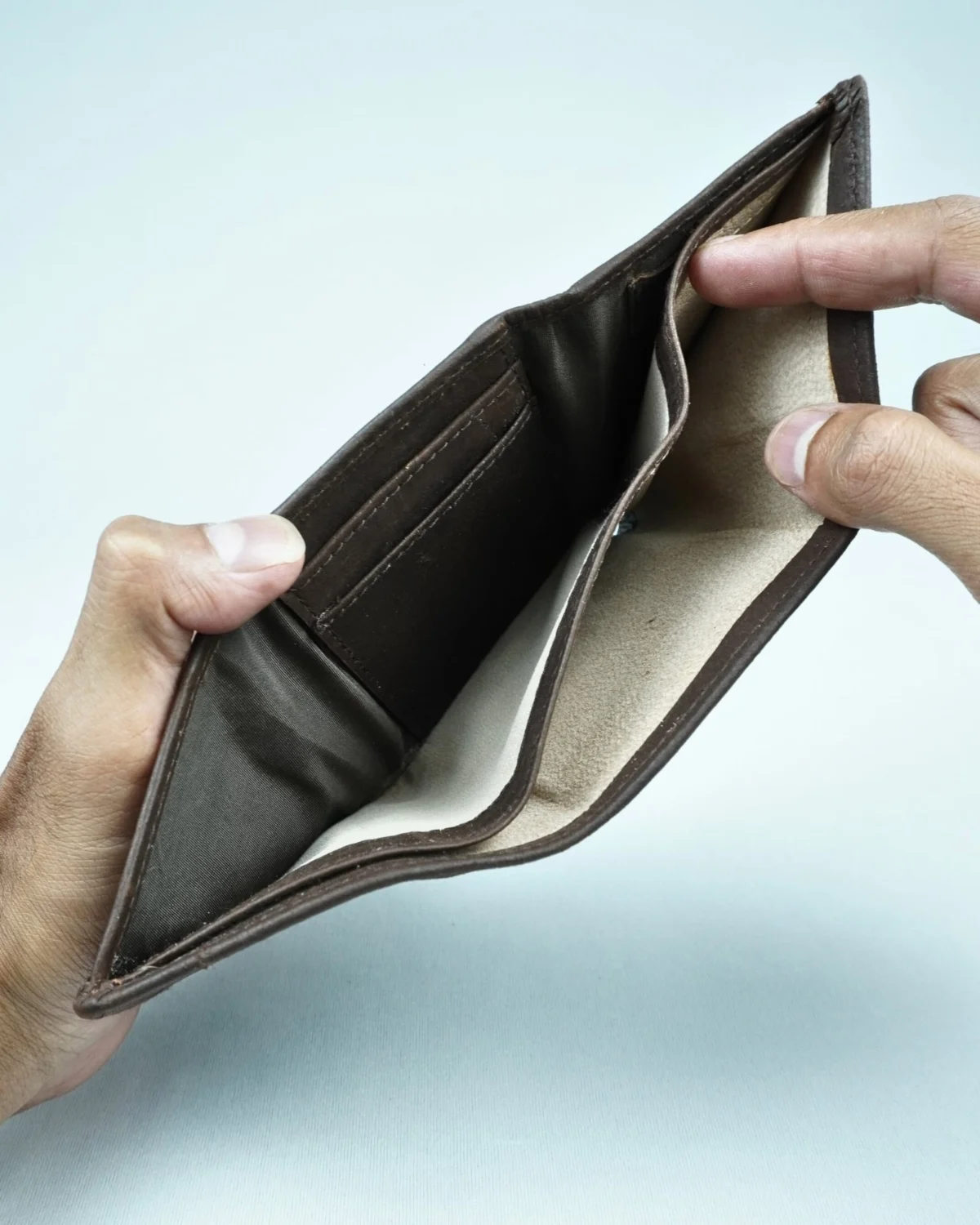 Britian - Men’s Original Leather Tri-Fold Wallet Britian - Men’s Original Leather Tri-Fold Wallet