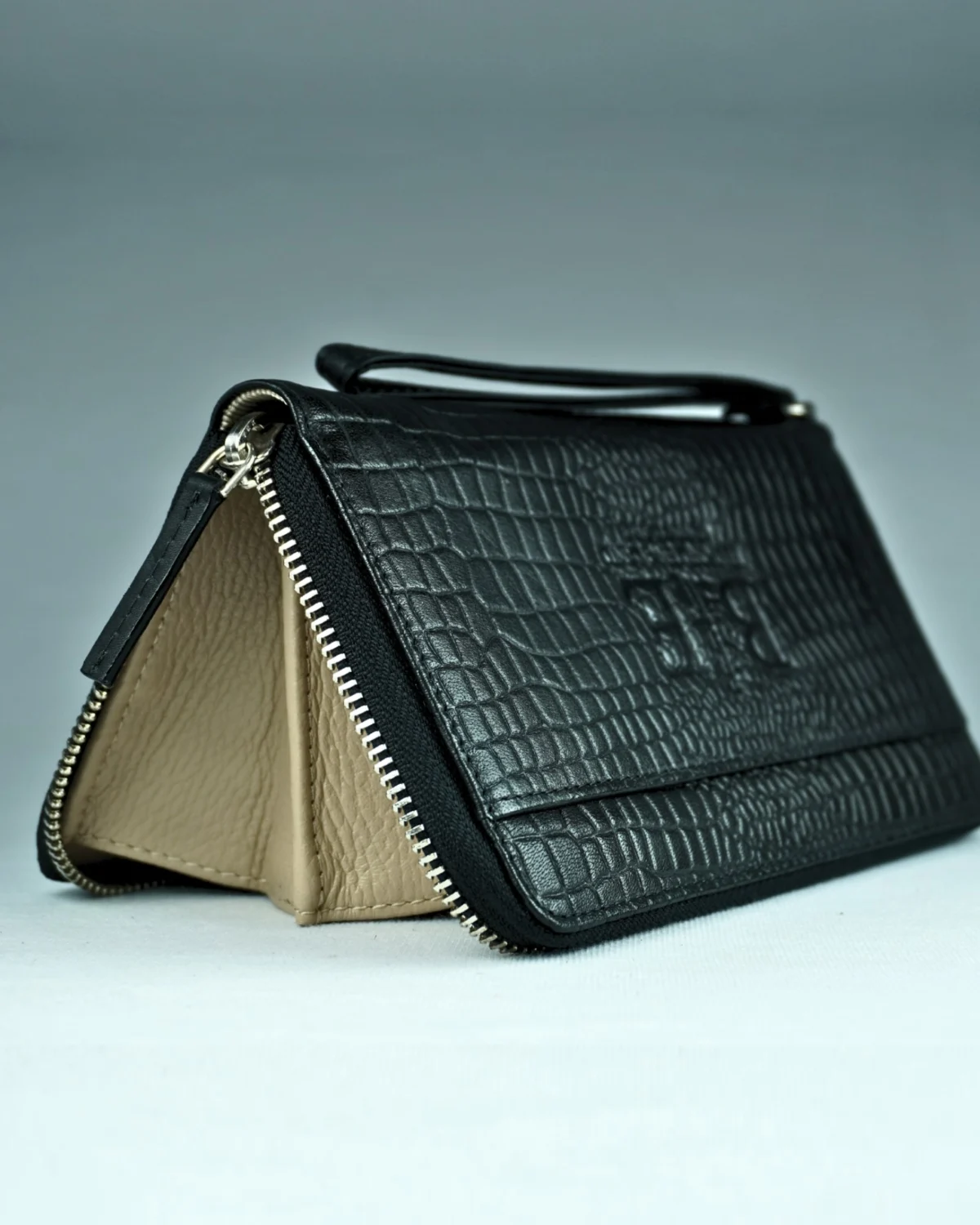 Lyra Women’s Original Leather Wallet (Made with Sheep Animal Skin) Lyra Women’s Original Leather Wallet (Made with Sheep Animal Skin)