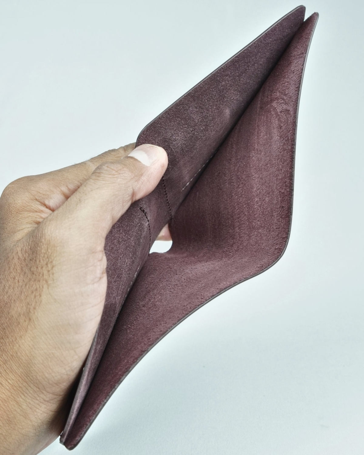 Berlin - Men’s Original Leather Sleek Wallet (Lux Cherry) Berlin - Men’s Original Leather Sleek Wallet (Lux Cherry)