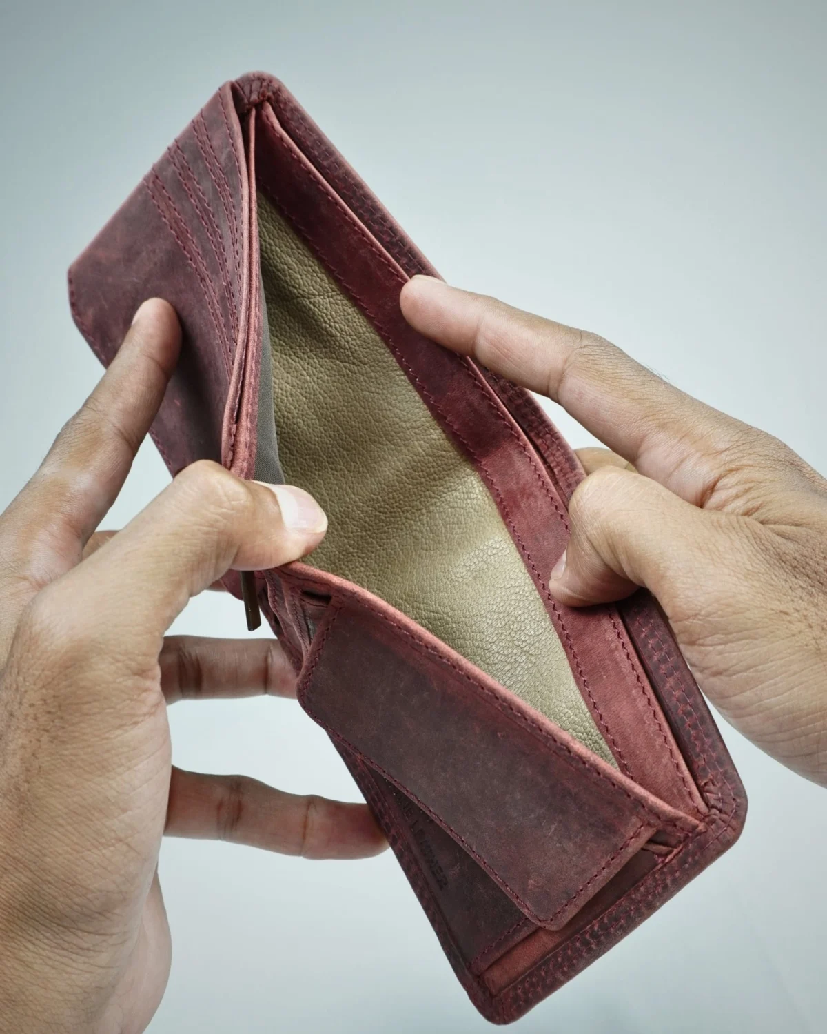 Cambridge Men’s Original Leather Wallet (Rugged Cherry) Cambridge Men’s Original Leather Wallet (Rugged Cherry)