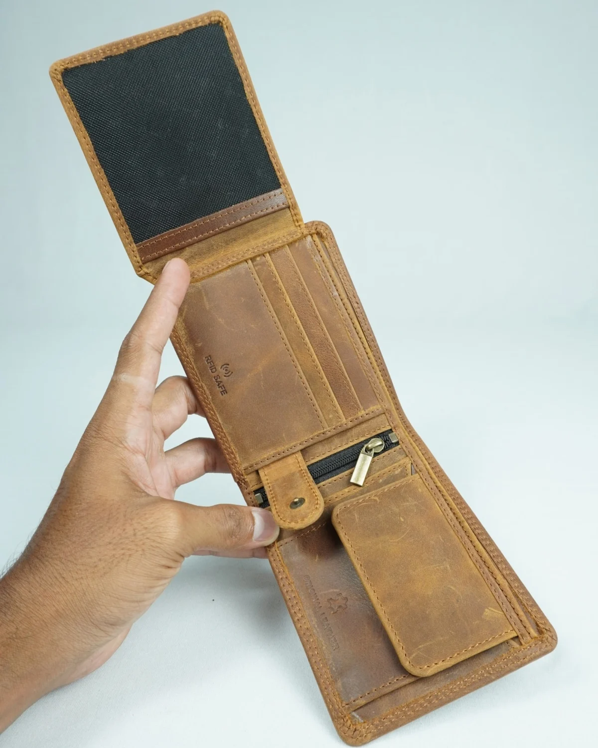 Cambridge - Men’s Original Leather Wallet (Vintage Chestnut) Cambridge - Men’s Original Leather Wallet (Vintage Chestnut)