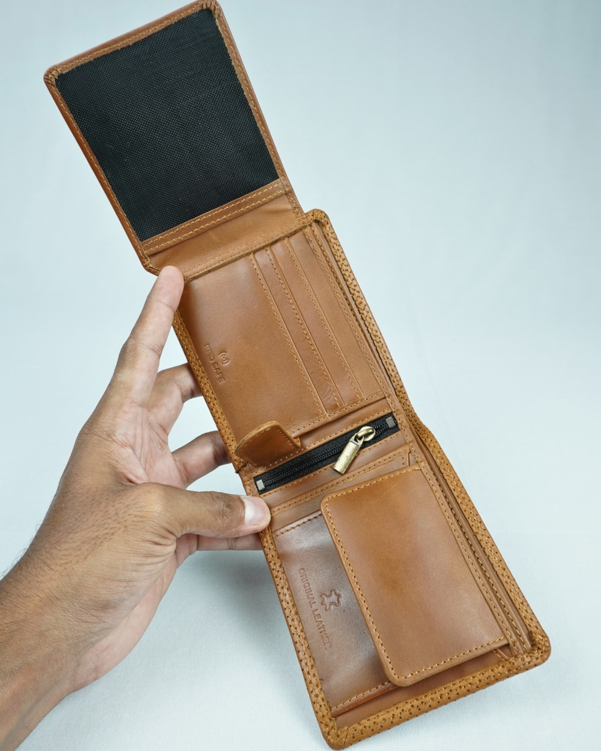 Cambridge Men’s Original Soft Leather Wallet (Premium Brown) Cambridge Men’s Original Soft Leather Wallet (Premium Brown)