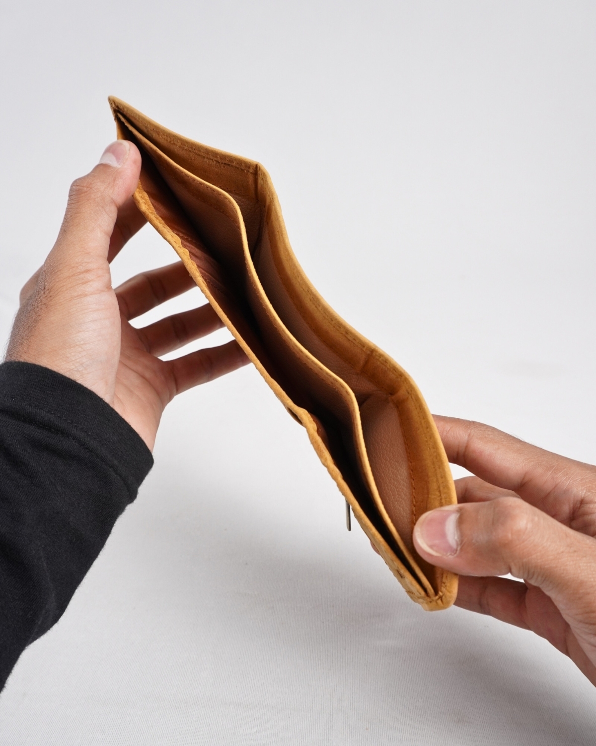 Dublin - Men’s Original Leather Trifold Wallet (Rugged Series) Dublin - Men’s Original Leather Trifold Wallet (Rugged Series)