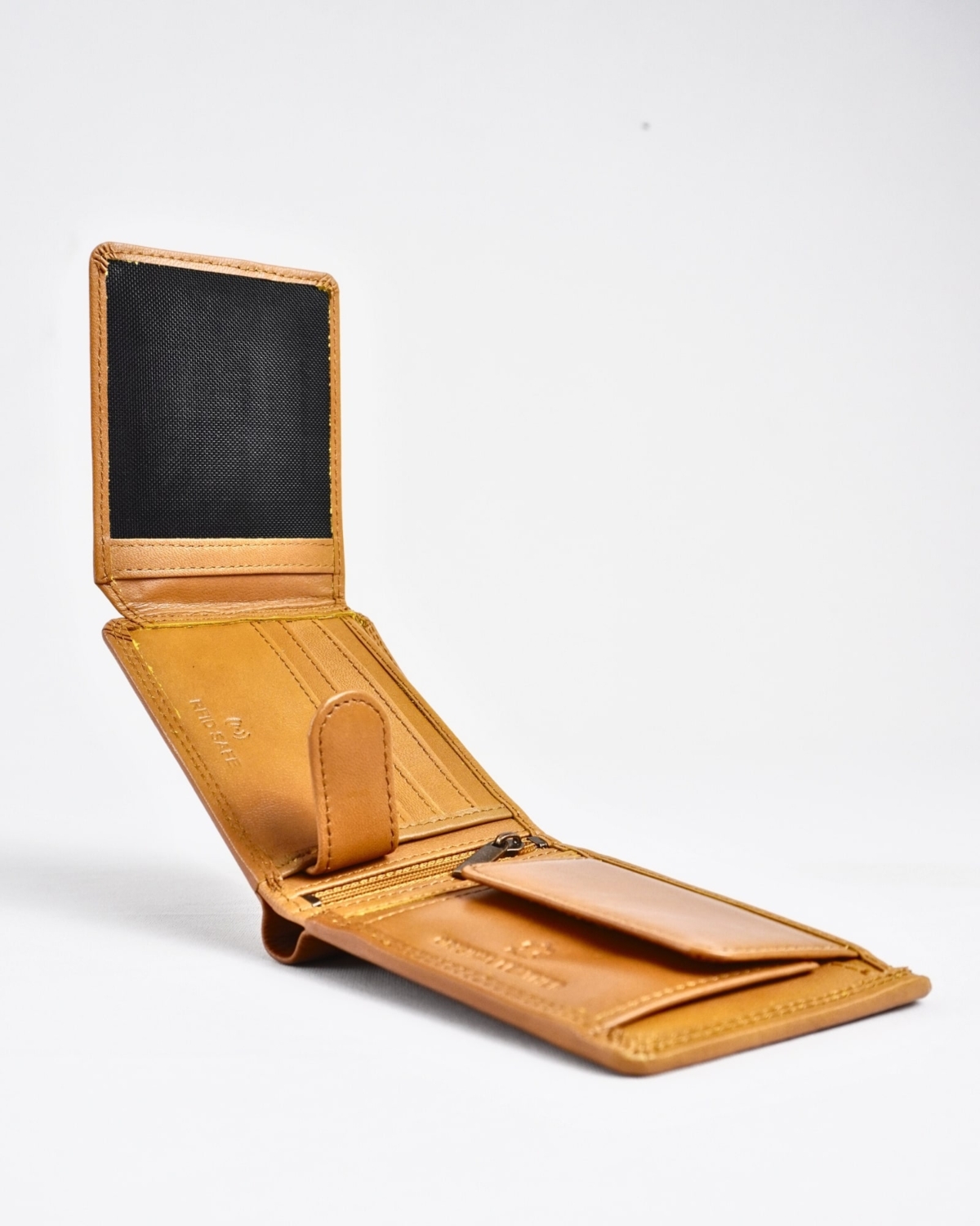 Cambridge - Men’s Original Leather Wallet - Lion (Almond Brown) Cambridge - Men’s Original Leather Wallet - Lion (Almond Brown)