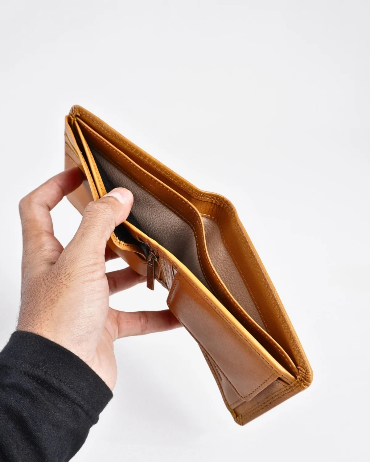 Cambridge - Men’s Original Leather Wallet - Lion (Almond Brown) Cambridge - Men’s Original Leather Wallet - Lion (Almond Brown)