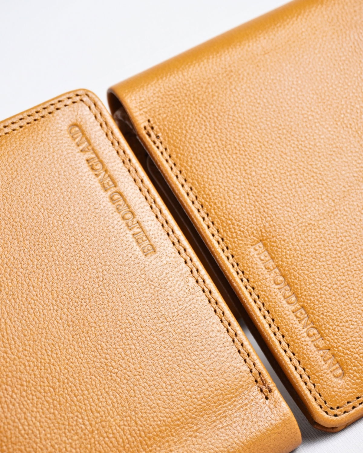 Cambridge - Men’s Original Leather Wallet (Executive Tan) Cambridge - Men’s Original Leather Wallet (Executive Tan)