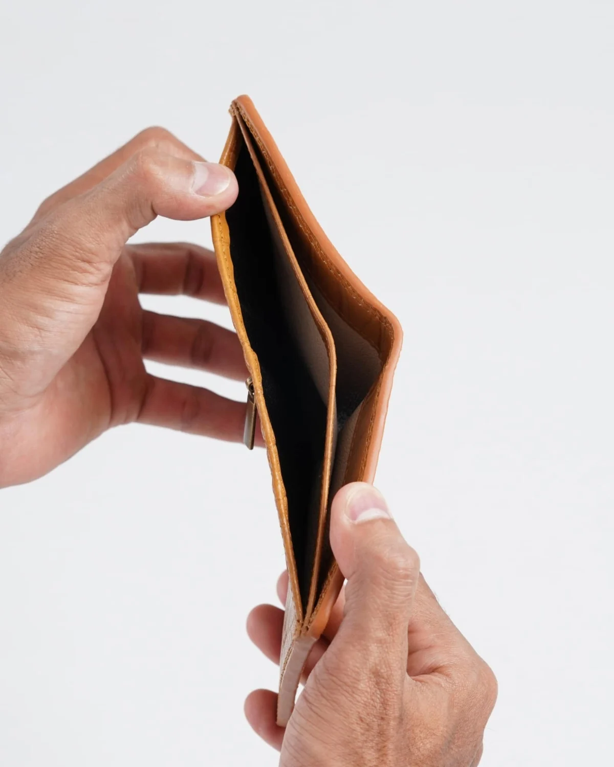 Aubrey - Men’s Original Leather Wallet (Croco Almond Brown) Aubrey - Men’s Original Leather Wallet (Croco Almond Brown)