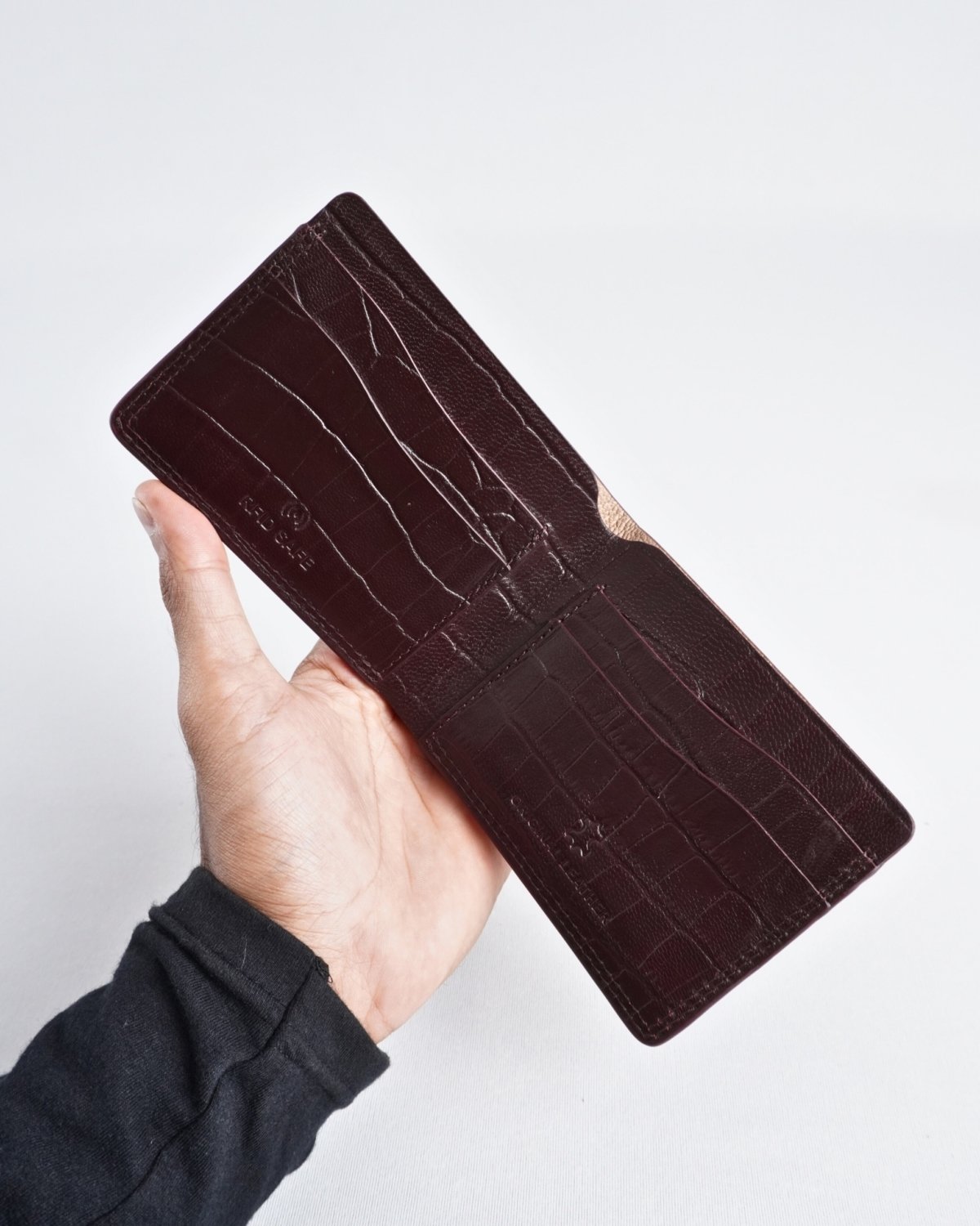 Berlin - Men’s Original Leather Sleek Wallet (Croco Cherry)