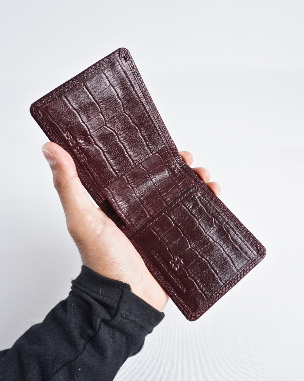 Conway - Men’s Original Leather Sleek Wallet (Croco Cherry) Conway - Men’s Original Leather Sleek Wallet (Croco Cherry)