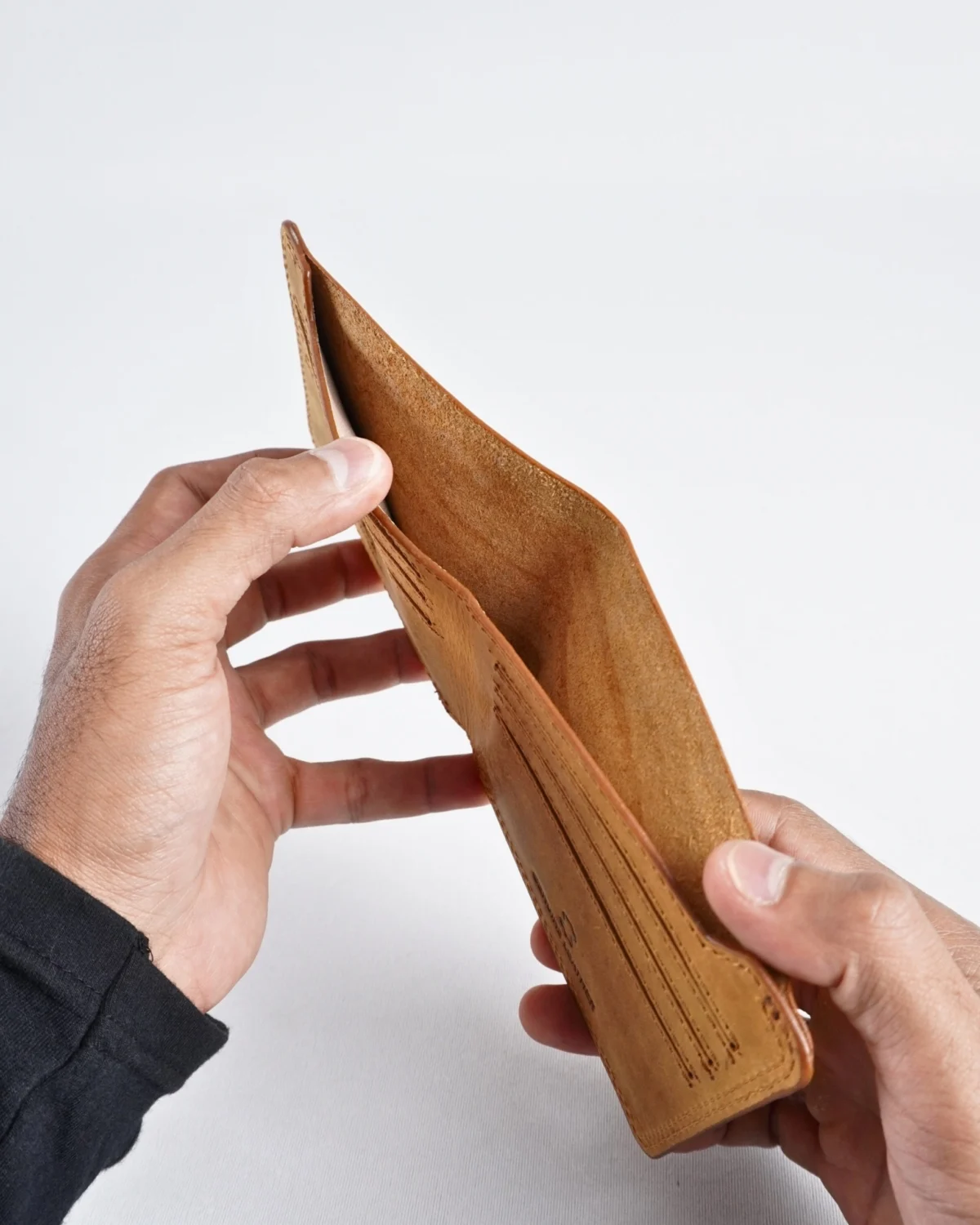 Heritage - Men’s Original Leather Wallet ( Rugged Tan) Heritage - Men’s Original Leather Wallet ( Rugged Tan)