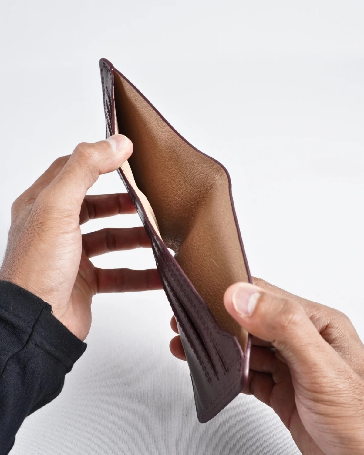 Heritage - Men’s Original Sleek Leather Wallet (Cherry) Heritage - Men’s Original Sleek Leather Wallet (Cherry)