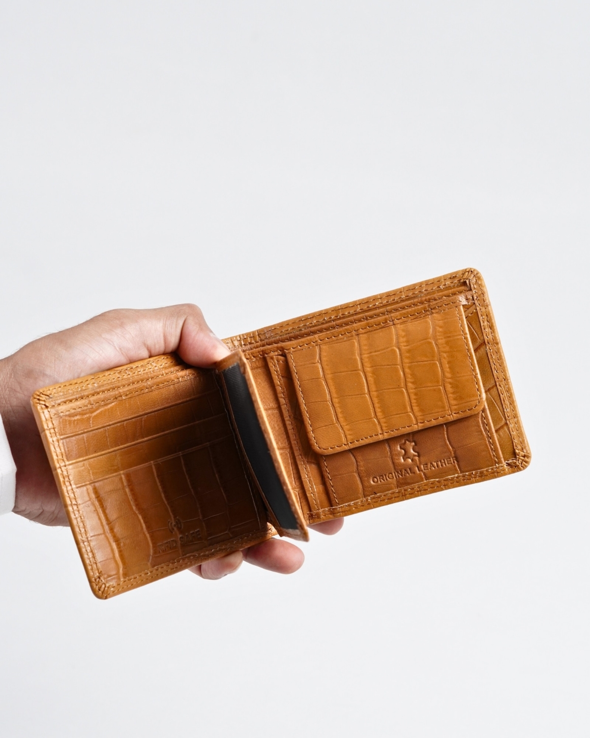 Hudson Men’s Original Leather Wallet (Almond Croco Brown) Hudson Men’s Original Leather Wallet (Almond Croco Brown)