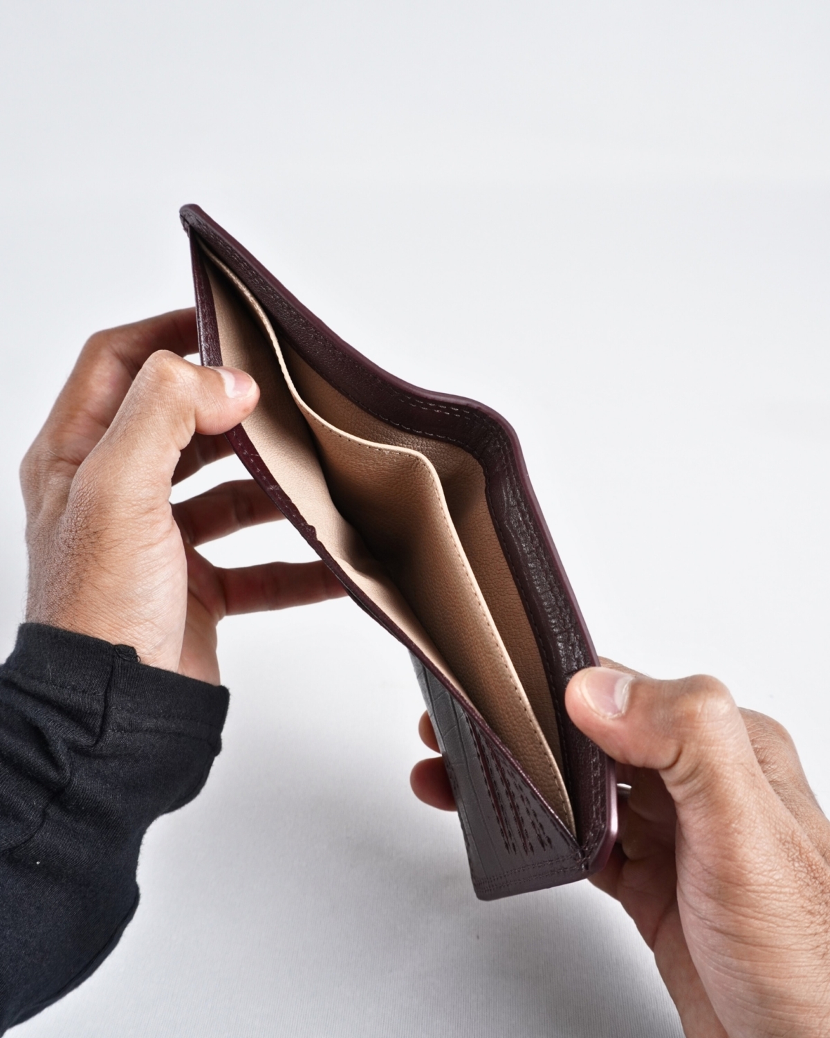 LiverPool - Men’s Original Leather Wallet (Croco Cherry) LiverPool - Men’s Original Leather Wallet (Croco Cherry)