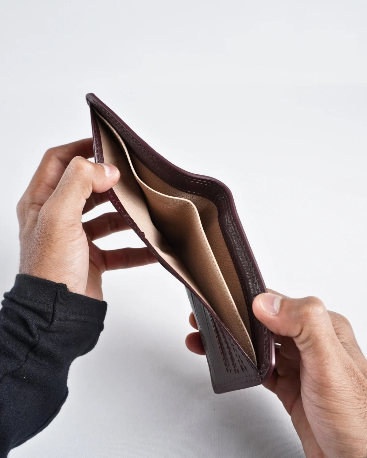 LiverPool - Sleek Men’s Original Leather Wallet (Cherry) LiverPool - Sleek Men’s Original Leather Wallet (Cherry)