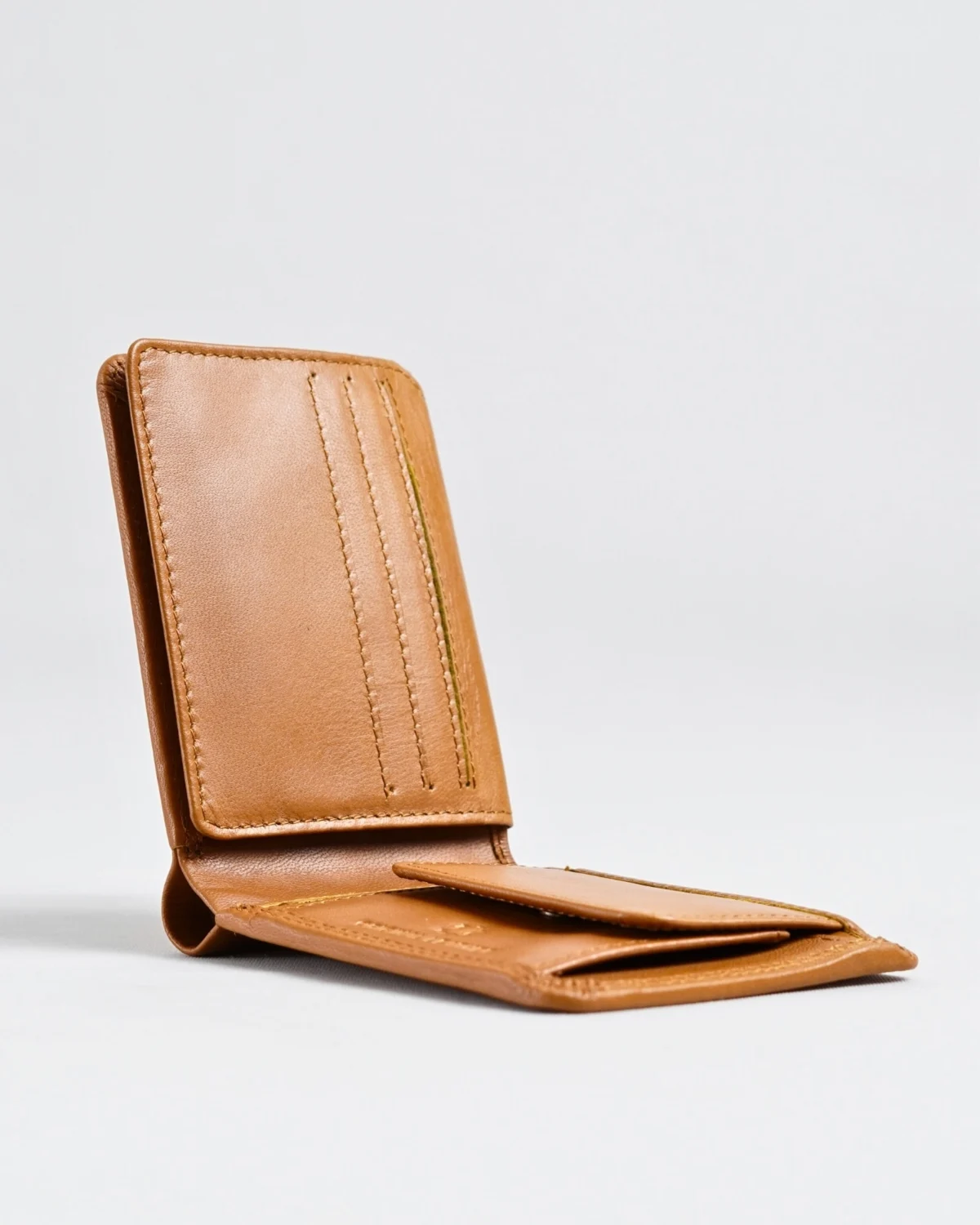 Tanner Men’s Original Leather Wallet (Almond Brown) Tanner Men’s Original Leather Wallet (Almond Brown)