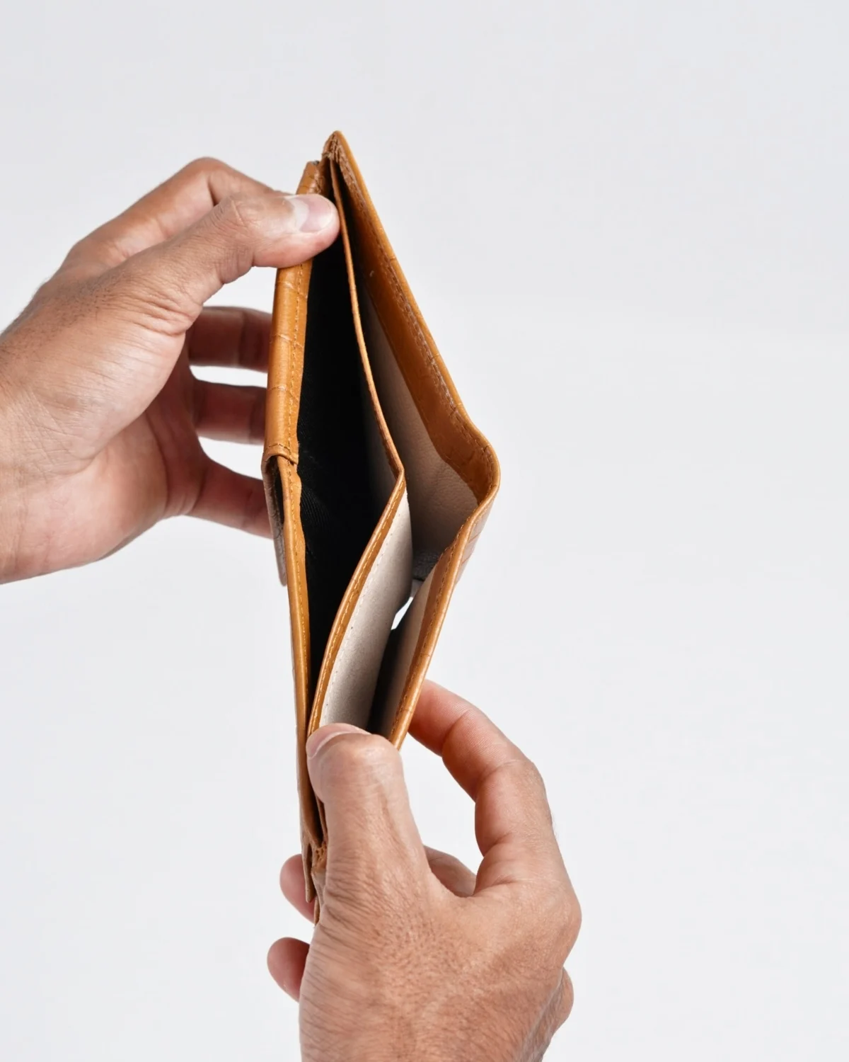 Tanner Men’s Original Leather Wallet (Almond Croco Brown) Tanner Men’s Original Leather Wallet (Almond Croco Brown)