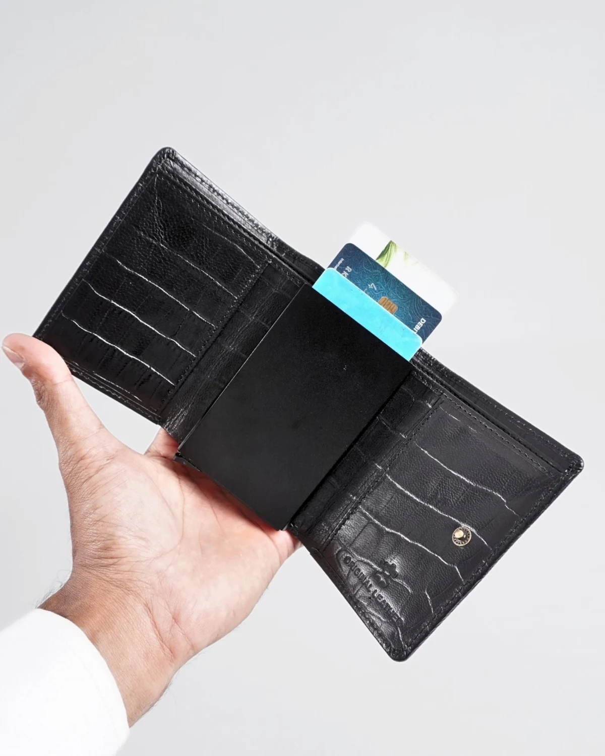 Barcelano - Men’s Original Leather Wallet | One -Click Card Access (Croco Black) Barcelano - Men’s Original Leather Wallet | One -Click Card Access (Croco Black)