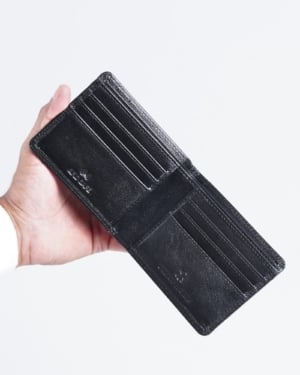 Real Madrid - Men’s Original Sleek Leather Wallet (Black)
