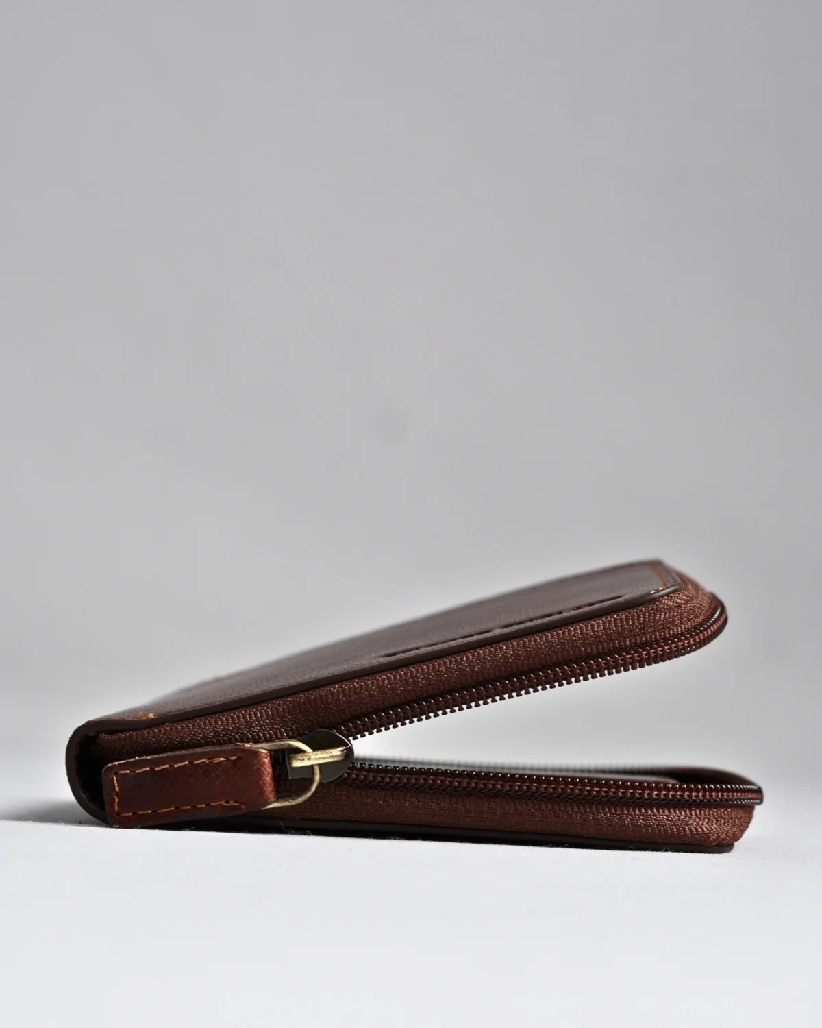 Tokyo Men’s Original Leather Zipper Wallet (Vintage Brown) Tokyo Men’s Original Leather Zipper Wallet (Vintage Brown)