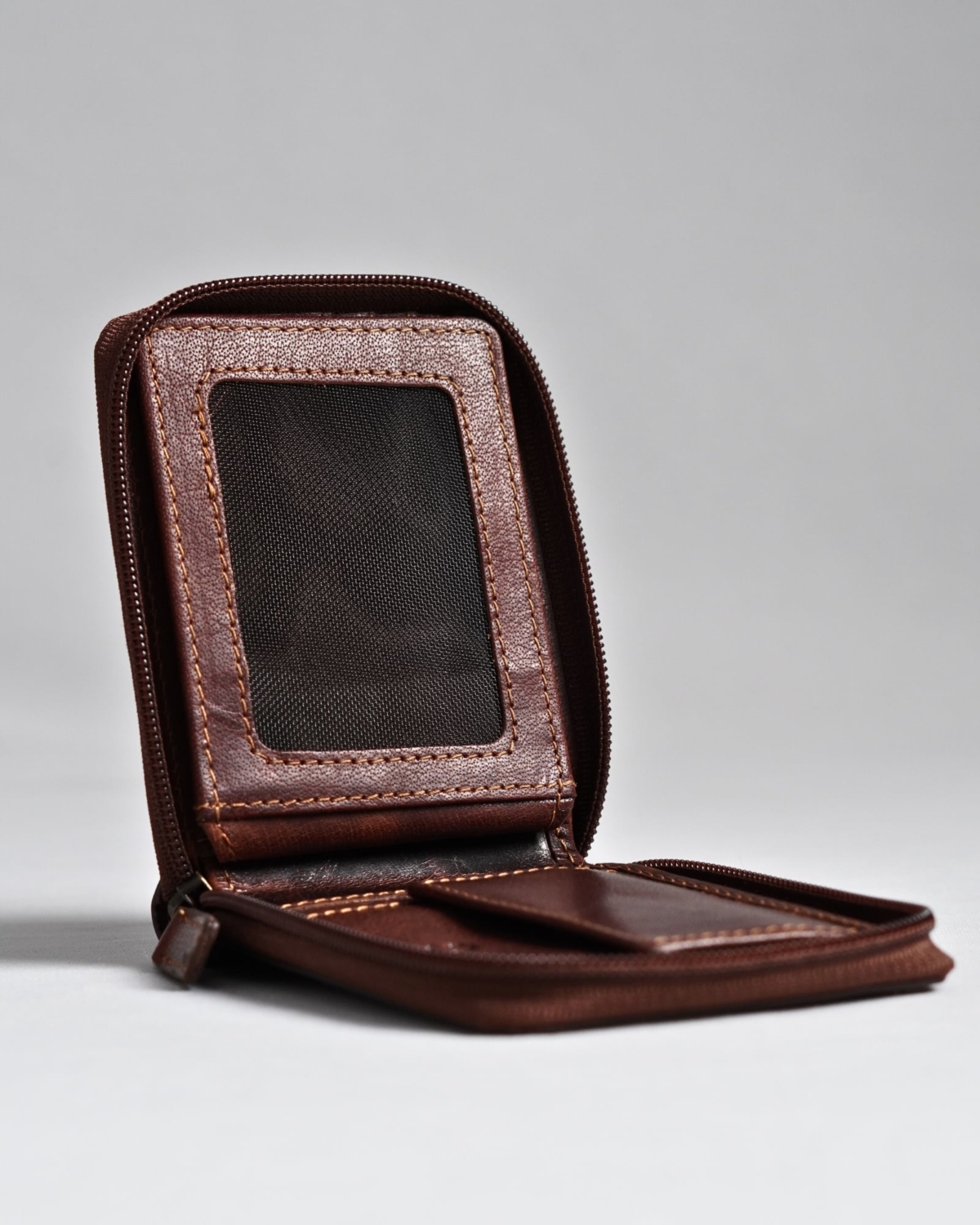 Tokyo Men’s Original Leather Zipper Wallet (Vintage Brown) Tokyo Men’s Original Leather Zipper Wallet (Vintage Brown)