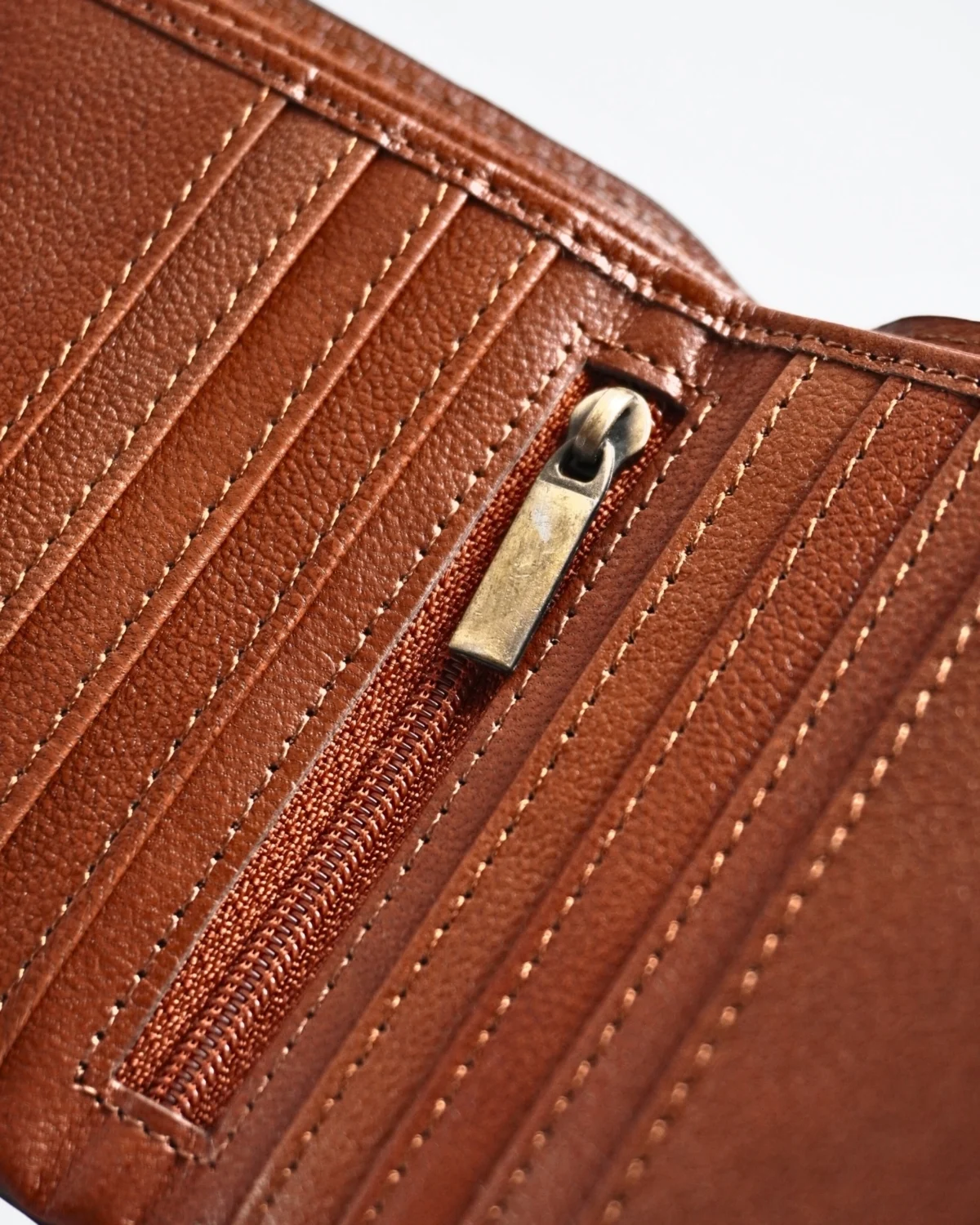 Aubrey - Men’s Original Leather Wallet (Cognac) Aubrey - Men’s Original Leather Wallet (Cognac)