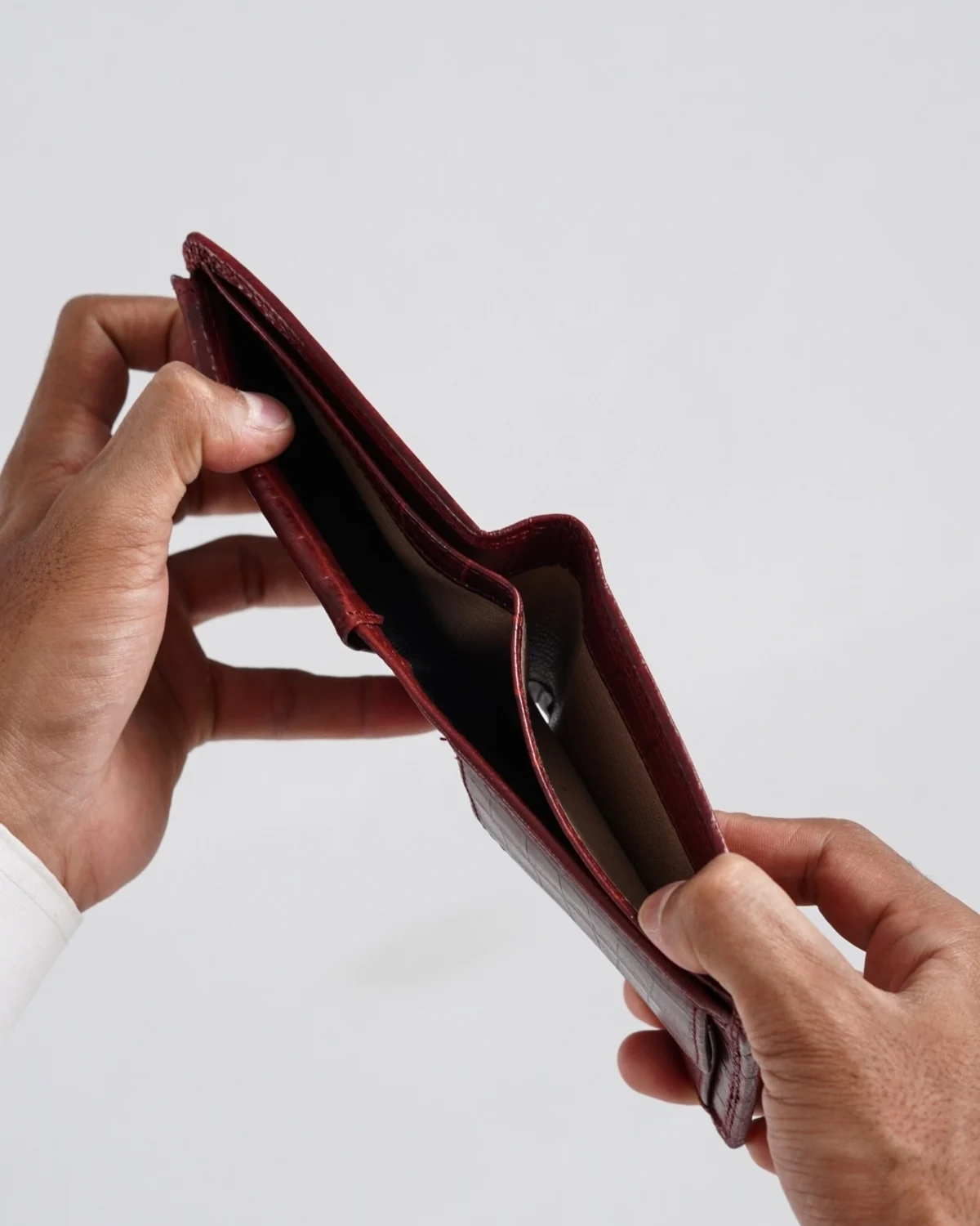 Tanner Men’s Original Leather Wallet (Croco Cherry & Brown Blend ) Tanner Men’s Original Leather Wallet (Croco Cherry & Brown Blend )