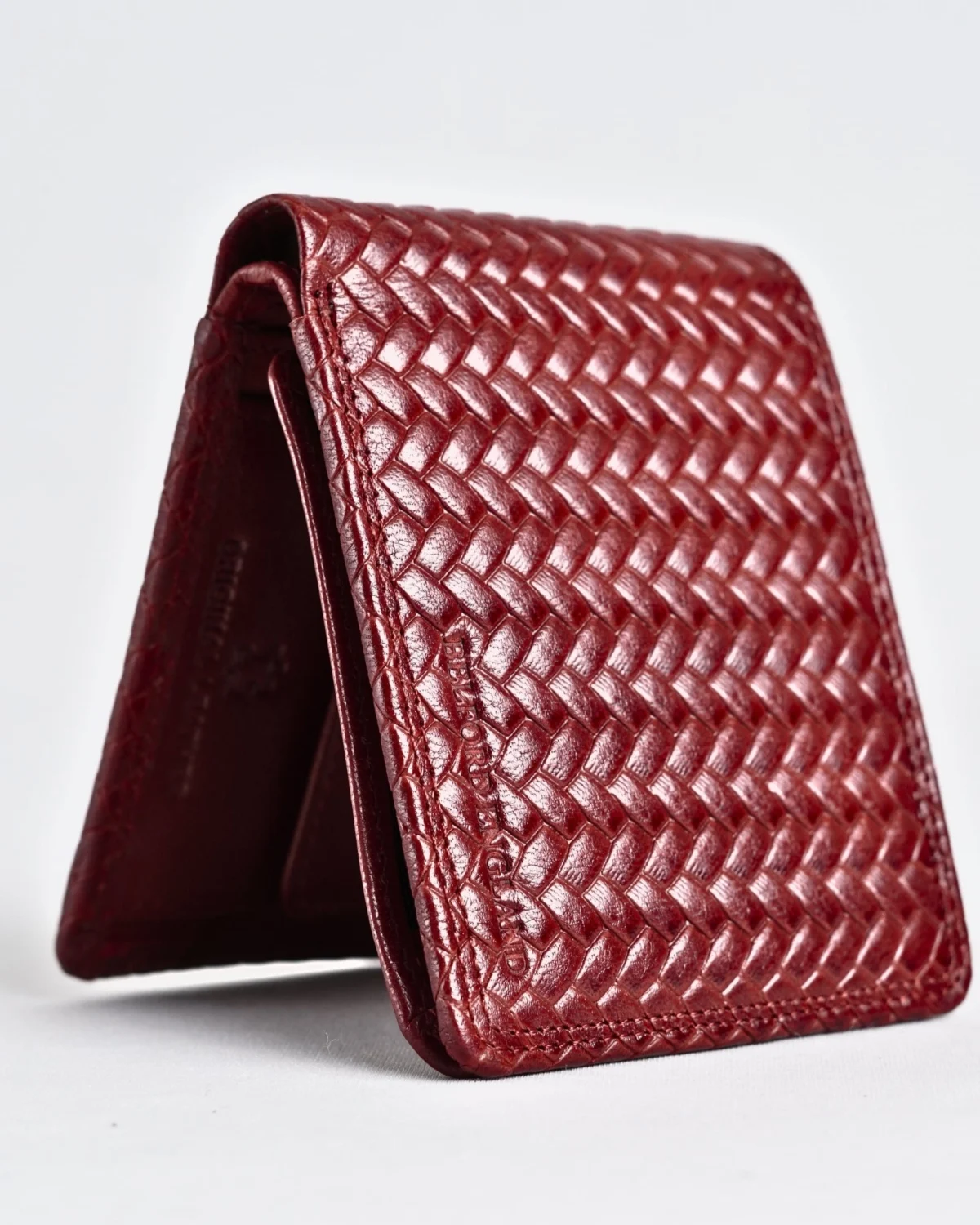 Cambridge Men’s Original Leather Wallet (Elite Criss-Cross) Cambridge Men’s Original Leather Wallet (Elite Criss-Cross)